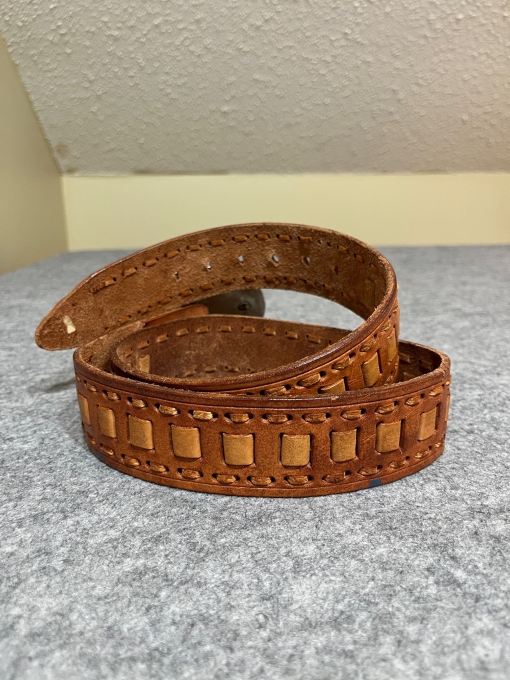 Western Horsehead Oval Belt Buckle with Tan Leather Strap - Picture 4 of 9
